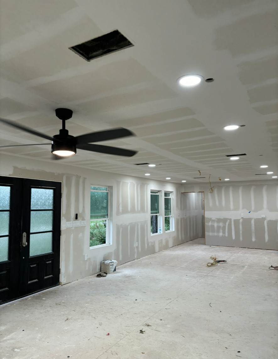 Freshly taped and floated drywall walls and ceiling ready for paint